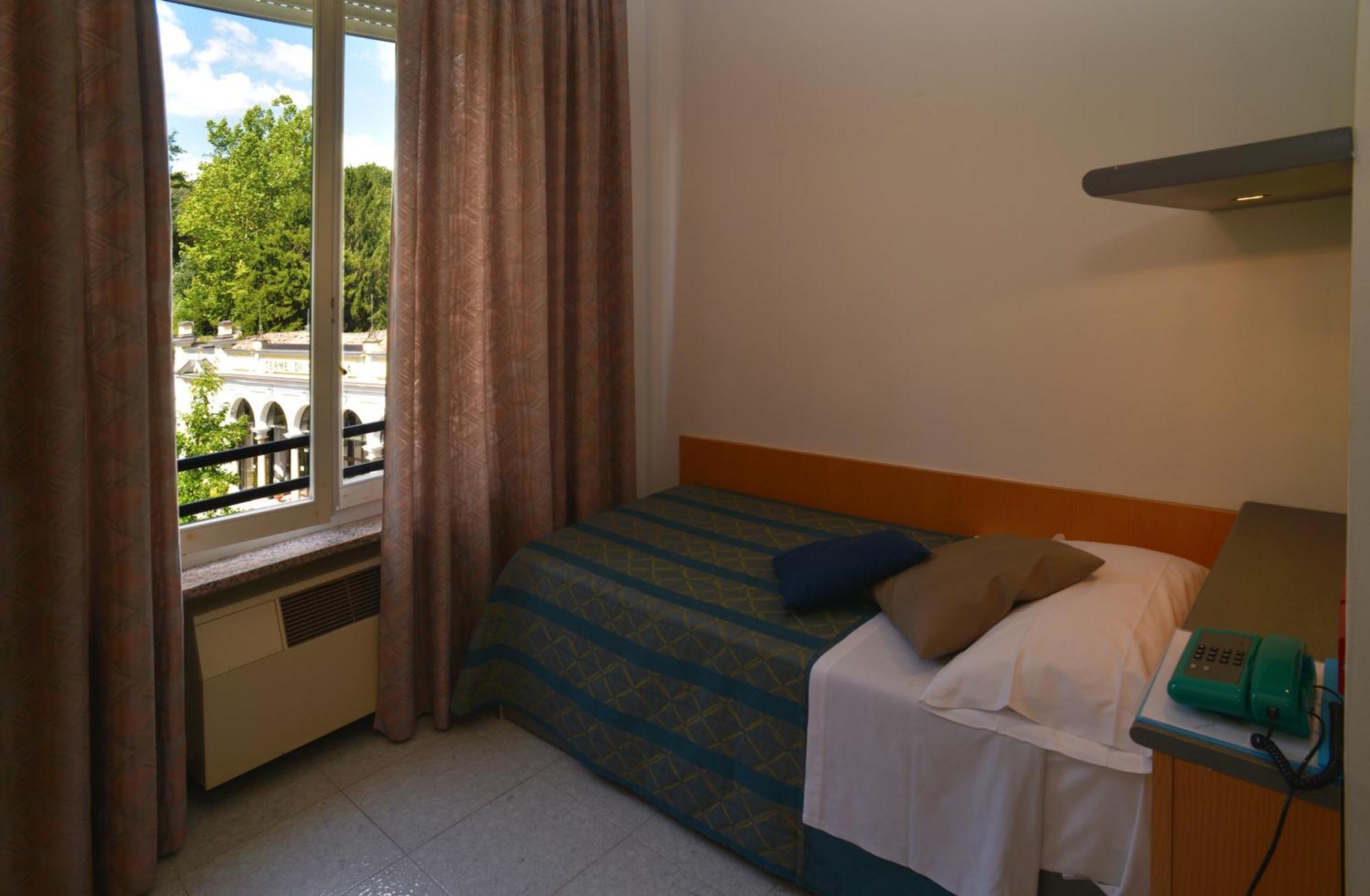 Hotel Salus Sant'Andrea Bagni Экстерьер фото