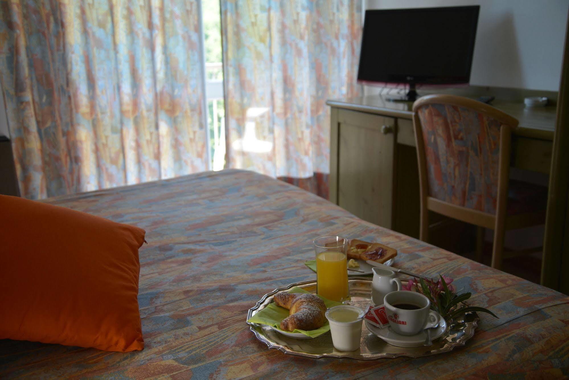 Hotel Salus Sant'Andrea Bagni Экстерьер фото