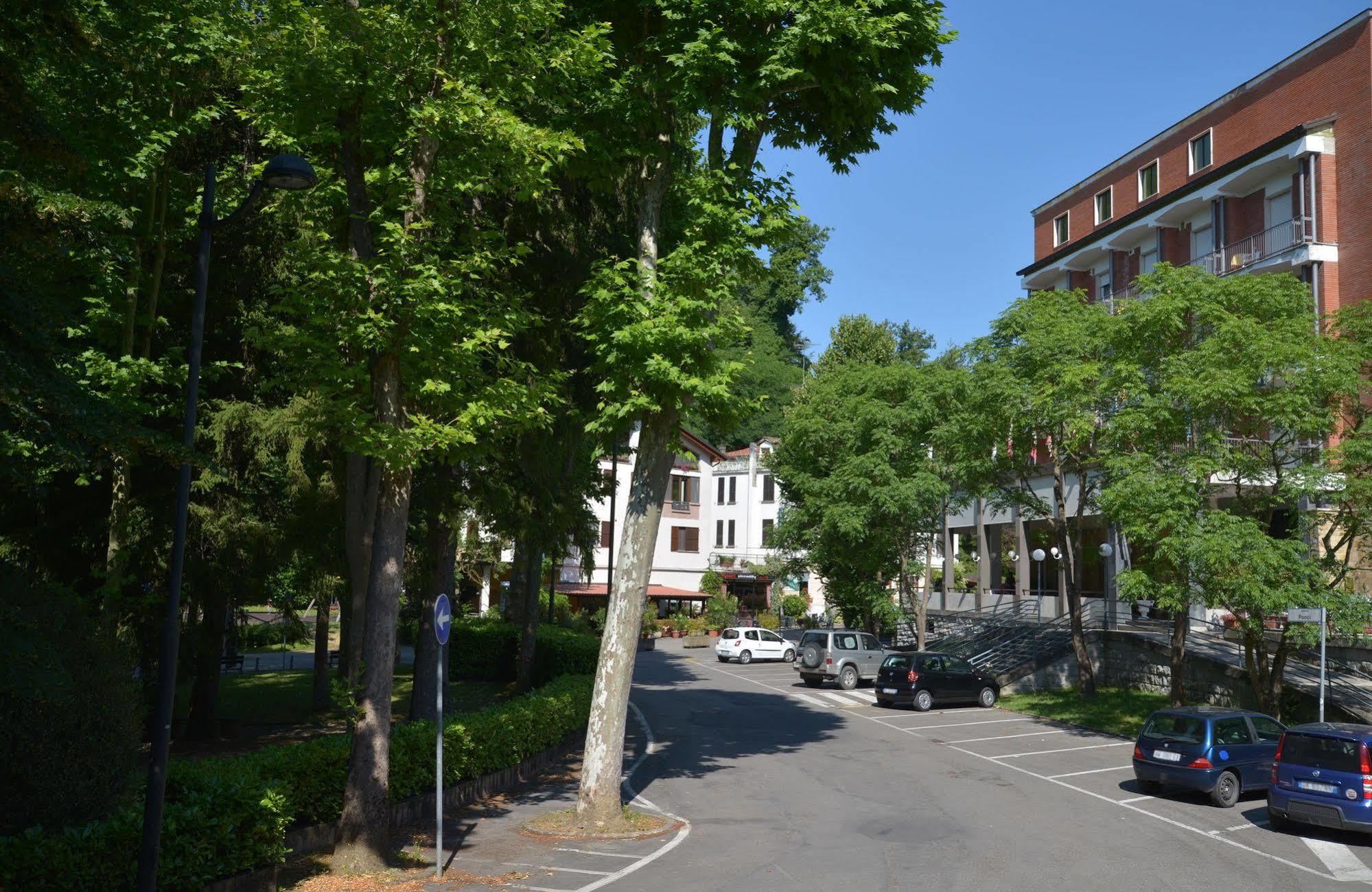 Hotel Salus Sant'Andrea Bagni Экстерьер фото